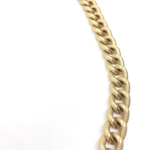 VINTAGE 90S CHUNKY GOLD TONE CURB CHAIN NECKLACE LIGHTWEIGHT MOBWIFE STATEMENT - Picture 10 of 14